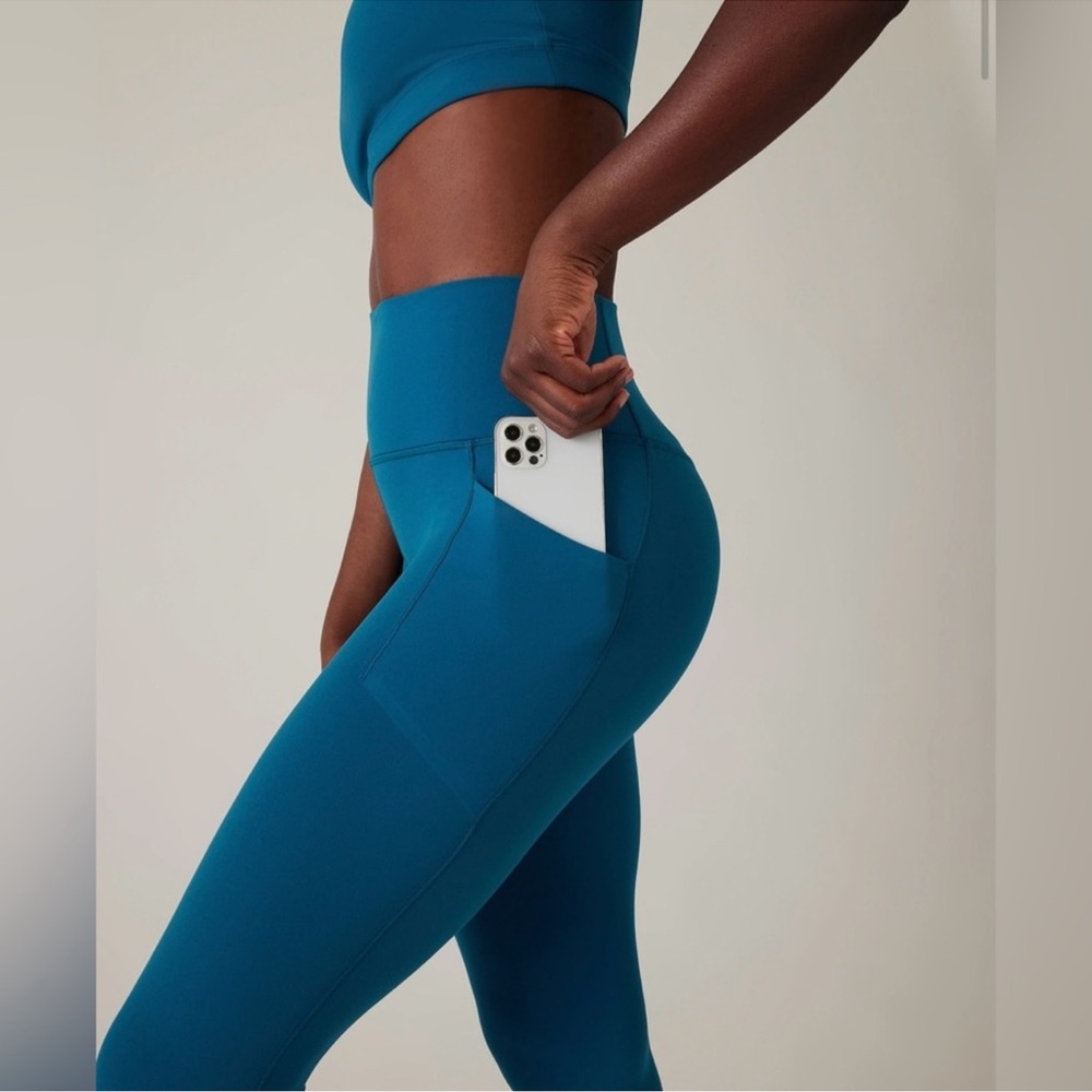 Athleta Ultimate Stash Pocket Textured 7/8 Tight Leggings Size Small - Picture 3 of 16